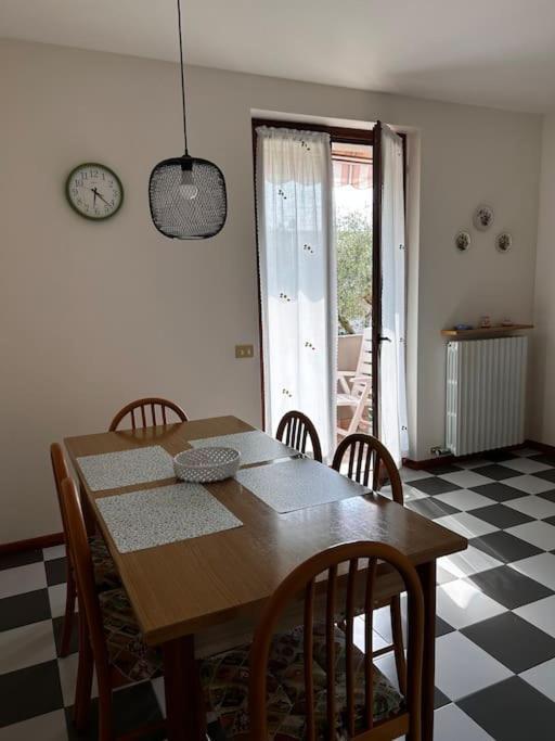 Near Town Centre And Lake - Le Colombe Bardolino Exterior photo